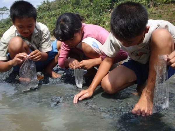 Warga Masih Ramai Mencari Emas di Sungai 