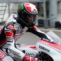 Spies Rayakan Kemenangan Perdana di MotoGP