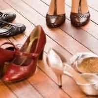 Tips Menghilangkan Aroma Tidak Sedap Sepatu