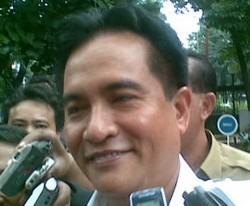 Dicegah ke Luar Negeri, Yusril Sebut Jaksa Agung & Menkum HAM Goblok