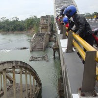 Brukk! Jembatan Soekarno di Banyumas Ambruk, Satu Warga Terluka