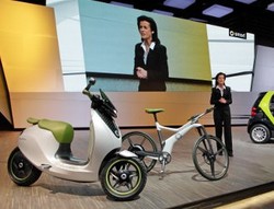 Intip Skuter Listrik smart di IIMS