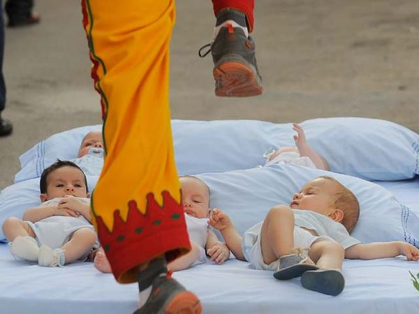 Lompatan El Colacho Hapus Dosa