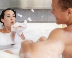 Tips & Trik Bercinta di Kamar Mandi