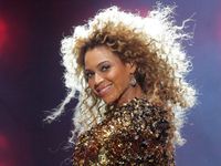 Beyonce Pamer Bokong di Pentas