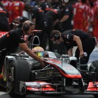 Button-Hamilton Tak Puas dengan Mobilnya