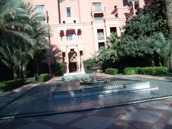 Casablanca & Marrakech, Kota Merah Putih di Maroko