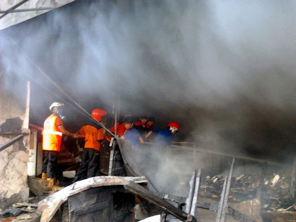 Pasar Terbesar di Makassar Terbakar
