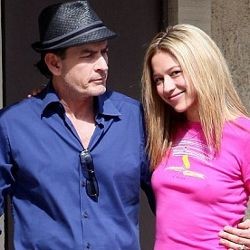 Charlie Sheen Dicampakkan Sang Kekasih