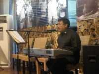 Jenderal Ito Sumardi Hilangkan Stres dengan Nyanyi & Main Musik