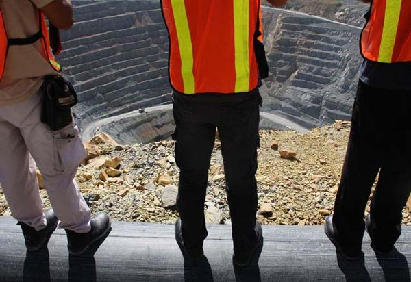 Mengintip Tambang Emas Newmont Mengintip Tambang Emas Newmont