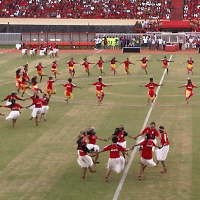 Aksi Ratusan Penari Awali Laga Perang Bintang