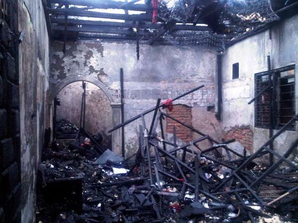 Tiga Rumah di Pasar Baru Dilalap Api