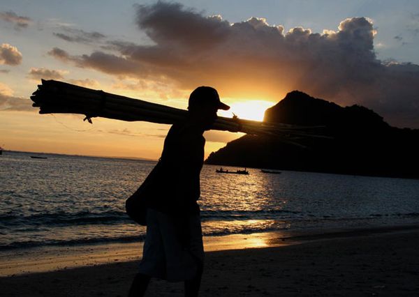 Senja di Pantai Maluk