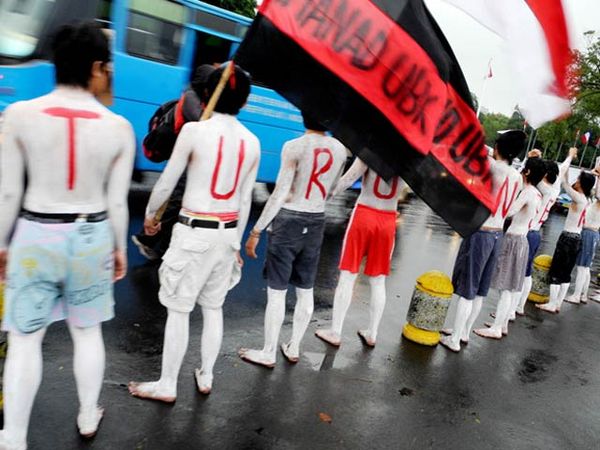 Mahasiswa UBK Demo Istana