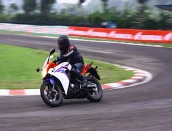 Melahap Sentul dengan Honda CBR150R
