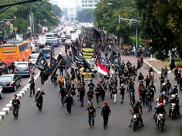 Pendemo Long March, Jl Cikini Macet