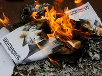 Foto Eks Pimred Playboy dan Ketua MA Dibakar