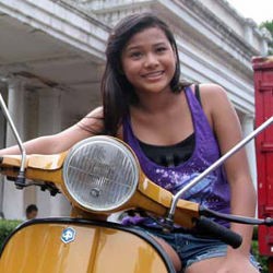 Aurelle Grogi Nyanyi Sendiri