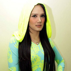 Ditanya Anak, Mulan Jameela Lempar Senyum