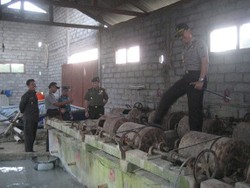 Pabrik Pengolahan Emas Tradisional Skala Besar Digerebek Polisi