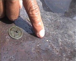 Geger Penemuan Emas Di Brantas, Warga Ramai Cari Emas Uang Kuno