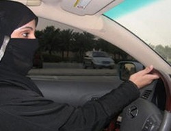 Nekad Mengemudi Sendiri, 5 Wanita Arab Ditahan Polisi 