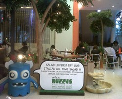 Menikmati Pasta Lezat di Taman Alien Nuzzys