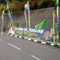 Spanduk Calon Ketum PPP Semarakkan Sabuga Bandung