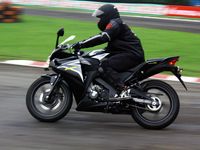 Menjajal Honda CBR 150R di Sentul