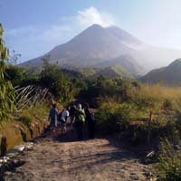 Asihono, Anak Mbah Maridjan Pimpin Labuhan Merapi