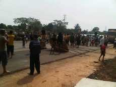 Tuntutan Tak Digubris, Warga Kembali Duduki Tol Jakarta-Tangerang