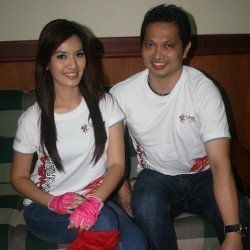 Asty Ananta Berseri Jalan Bareng Pebulutangkis Tahun 90-an