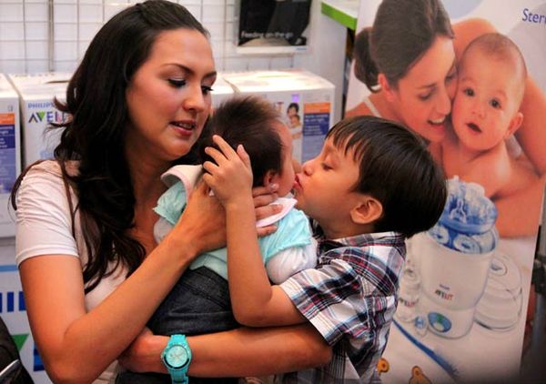 Donna Agnesia dan Buah Hatinya