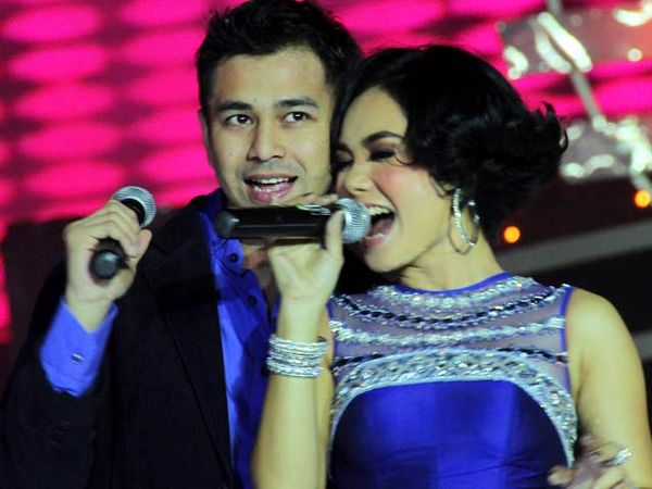 Yuni Shara Tampil Mesra dengan Raffi Ahmad
