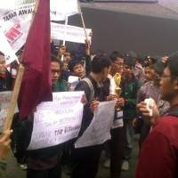 SBY Belum Datang, Demonstran Bubarkan Diri