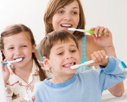 Tips Merawat & Menjaga Kebersihan Gigi Si Kecil