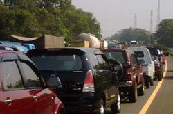 Ada Penyempitan Jalan, Tol Merak-Jakarta Macet 5 Km