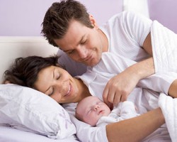 Trik Agar Suami Mau Membantu Mengurus Bayi