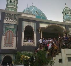 Ribuan Pelayat Datang, Warung Minum Dekat Rumah Zainuddin Laris Manis