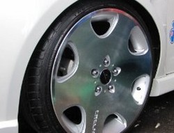 Mobil Tanpa Ban Serep, Penyebar Ranjau Paku Senang