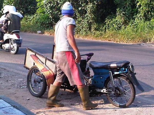 Motor Sang Penjual Es Batu