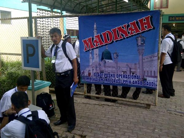 Latihan Calon Pelayan Tamu Allah