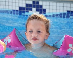 Tips Agar Si Kecil Tak Sakit Pasca Berenang