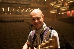 Mini Album Baru Drummer Radiohead Akan Rilis Bulan Ini