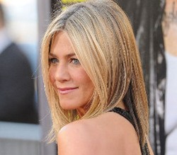 Jennifer Aniston Pernah Jadi Kurir Sepeda