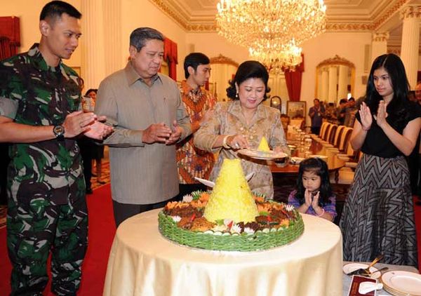 Ibu Ani Yudhoyono Ultah ke-59