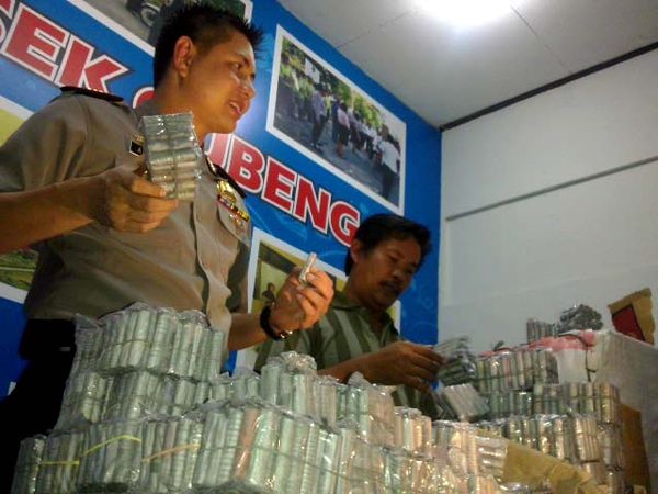 Ribuan Petasan Diamankan dari Tukang Becak