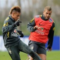 Alves: Barca Beli Neymar Saja