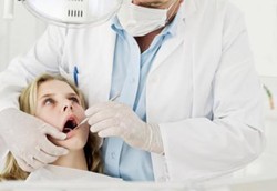 Gusi Berdarah Bikin Perempuan Susah Punya Anak